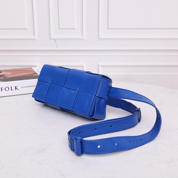 ボッテガヴェネタバッグ側面デザイン